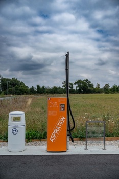 Station d'aspiration, poubelle et tape tapis